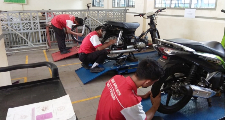 Motorcycle Engineering and Business